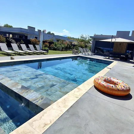 Villa Bord De Avec Piscine *