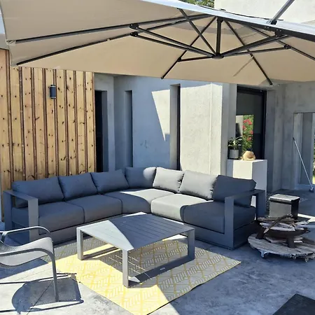 Bord De Avec Piscine