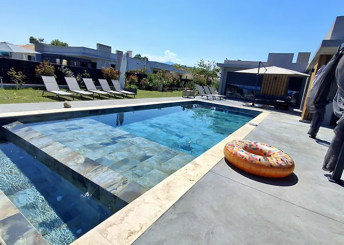 Villa Bord De Avec Piscine *