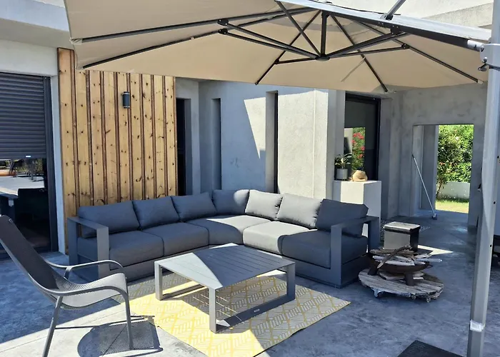 Bord De Avec Piscine